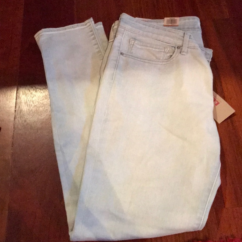 BRAND NEW LEVIS WITH TAGS